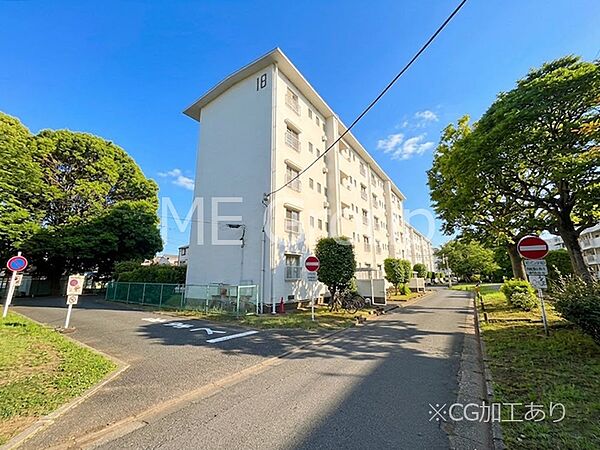 ～Exterior～　閑静な住宅地で子育て家族にピッタリ。毎日のお散歩も快適な緑に恵まれたエリアで、自然に包まれた穏やかな暮らしを実現するための、ゆとりある住環境が整っています。