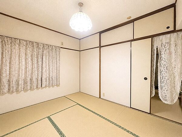 ～Japanese Room～　趣ある和室は、客間として、またお子様のお昼寝スペースとしても使用できますね♪和室もあり、心和む空間を演出します☆