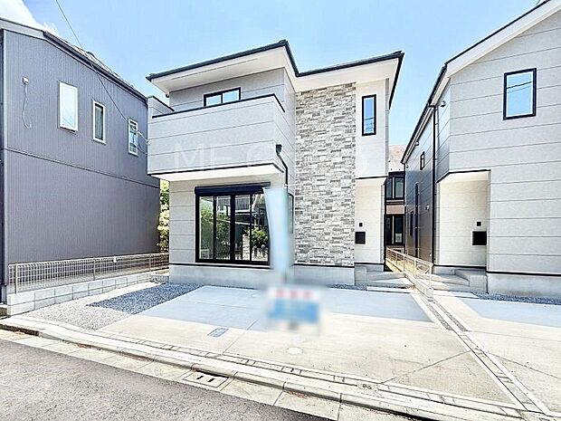 ~Exterior~ 周辺には学校や買物施設もあり生活、子育てに適した環境が広がっています!「永住地」として、物件のご見学だけではなく、周辺の環境や通学できる学校についてもご相談ください!