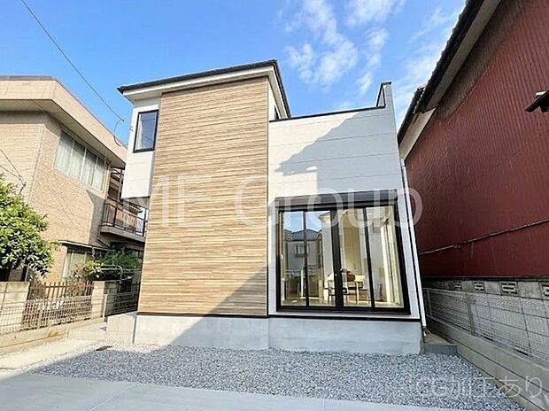 ~Exterior~ 閑静な住宅地で子育て家族にピッタリ。 毎日のお散歩も快適な緑に恵まれたエリアで、自然に包まれた穏やかな暮らしを実現するための、ゆとりある住環境が整っています。