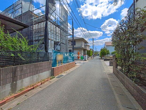 ～Exterior～　前面道路：北西 4m 公道　前面道路は閑静な住宅地をはしる車通りの少ない道路。駐車の出し入れもらくらくです！ご不明点・現地見学のご希望は、お気軽にお問い合わせください！