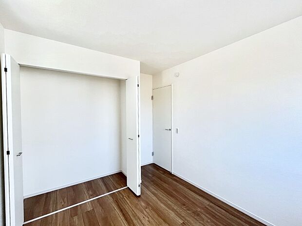 ◆2号棟◆~Bed Room~ 部屋数が多いのが戸建てのメリットです。ご家族が増えたことで手狭に感じていた住まいも戸建てでは各居室プライバシーを保つことができます。