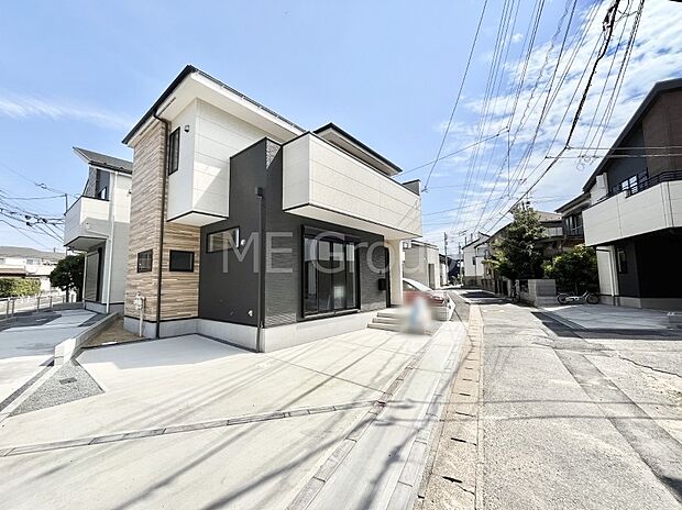 ~Exterior~ 駅近の利便性と豊かな自然を享受する住環境のもと、彩り豊かな快適な暮らしは、家族を笑顔にしてくれそうです。日々の時間がより心地よいものになります。
