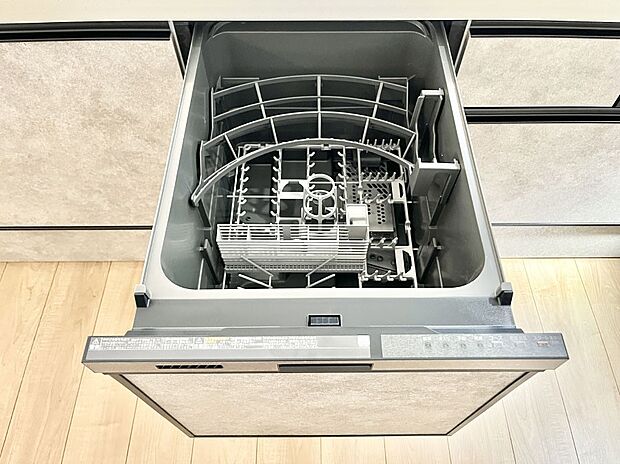 面倒なお片づけは食洗機にお任せ！家事の負担が減って、時間にも気持ちにもゆとりができます。