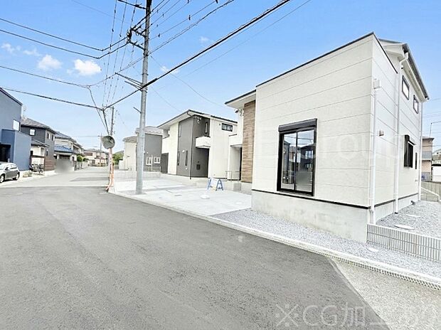 ～Exterior～　前面道路は閑静な住宅地をはしる車通りの少ない道路。駐車の出し入れもらくらくです！ご不明点・現地見学のご希望は、お気軽にお問い合わせください！
