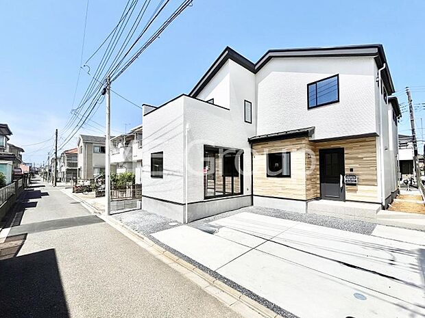 ~Exterior~ 前面道路は閑静な住宅地をはしる車通りの少ない道路。駐車の出し入れもらくらくです!ご不明点・現地見学のご希望は、お気軽にお問い合わせください!