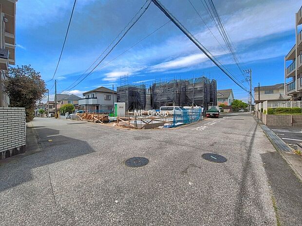 ~Exterior~ 前面道路:南 6m 公道、東 6m 公道 住宅地になっているので車量も少なく、静かな立地です。子育て環境も良好です♪♪周辺環境もあわせてご案内させて頂きます。
