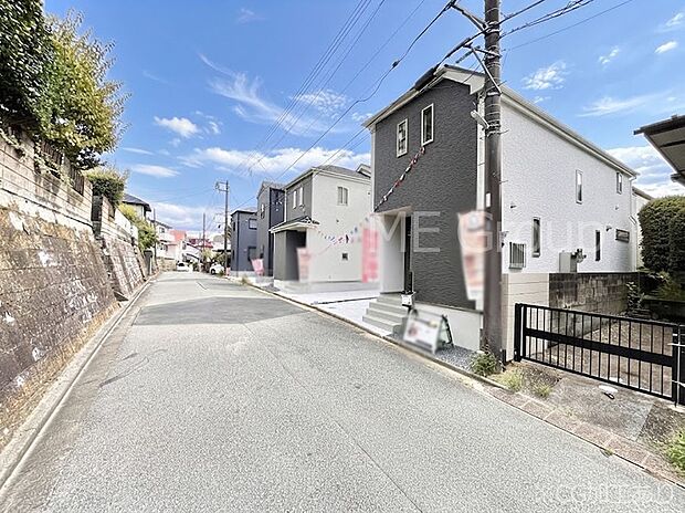 前面道路はきちんと整備されています