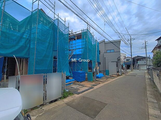 ◆2~4号棟◆~Exterior~ 前面道路:南東 4.1m 公道 うららかな陽射しがどのお部屋にも降り注ぎますように、快適さを追求した間取設計。生活を恵みの豊かな永住の地へと変えてくれます。