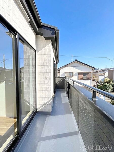 暖かな陽光が降り注ぐバルコニーはお洗濯におすすめ。爽やかな風も心地よいです。
