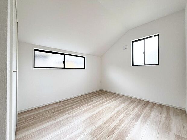 ～Bed Room～　子供部屋はお子様にとって大変重な役割があります。子供一人で過ごす空間を与えることで、宿題や勉強時間も自然と増えまた自ら部屋の片付けや掃除なども促すことに繋がります。