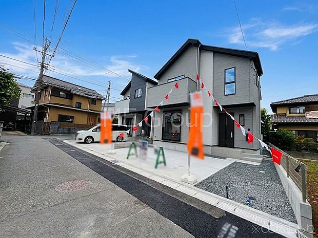 ～Exterior～　一戸建ての大きなメリットは、自分達の「土地」を「自由に」使える事です。ガーデニングやＤＩＹ，車やバイクの趣味など様々な用途で利用できます。