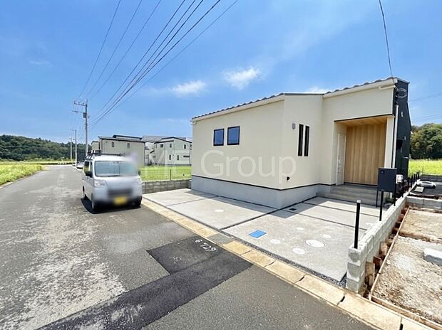 ～Exterior～　前面道路は閑静な住宅地をはしる車通りの少ない道路。駐車の出し入れもらくらくです！ご不明点・現地見学のご希望は、お気軽にお問い合わせください！