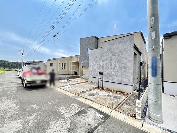 ~Exterior~ 前面道路は閑静な住宅地をはしる車通りの少ない道路。駐車の出し入れもらくらくです!ご不明点・現地見学のご希望は、お気軽にお問い合わせください!