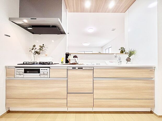◆No.1◆~Kitchen~ 会話が弾むリビング、料理が愉しくなるキッチン。家は、ただ生活する場ではなく、暮らしを愉しく、快適にする場所。笑顔の毎日、安らぎの日々のために、最新の設備・仕様を採用。