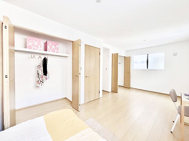 ◆No.1◆~Bed Room~ お子様の成長に合わせて住まいのレイアウトも変わります。プライバシーを重視したり、成長に合わせて机やベットを配置したり。将来を見越しての住まい選びも大切です。