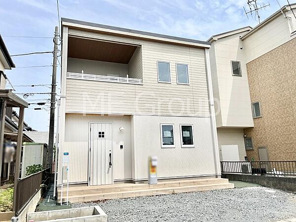 ～Exterior～　一戸建ての大きなメリットは、自分達の「土地」を「自由に」使える事です。ガーデニングやＤＩＹ，車やバイクの趣味など様々な用途で利用できます。