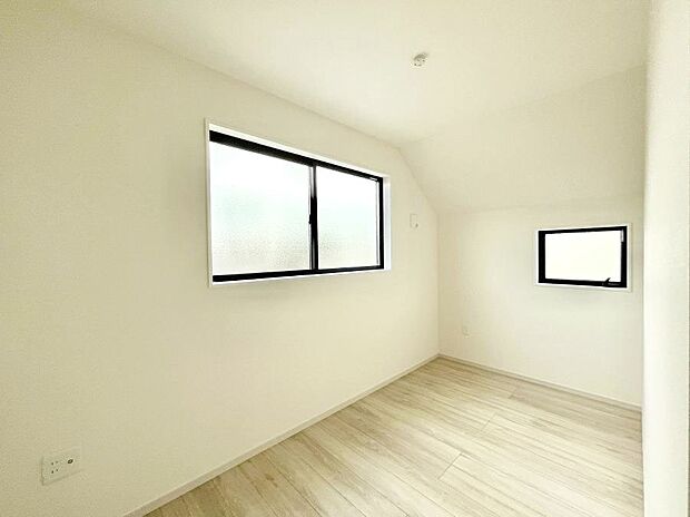 ◆2号棟◆~Bed Room~ 子供部屋はお子様にとって大変重な役割があります。子供一人で過ごす空間を与えることで、宿題や勉強時間も自然と増えまた自ら部屋の片付けや掃除なども促すことに繋がります。
