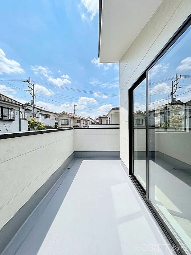 ◆2号棟◆～Balcony～  バルコニーは温かい陽がさしこみ、お布団や洗濯物を気持ちよく干すことができます。使いやすく開放的なバルコニーです♪陽ざしがたっぷり降り注ぐ、バルコニー付き住まい。  