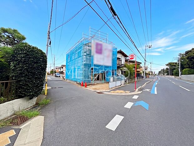 ~Exterior~ 四季を通じて自然と触れ合えるスポットが多く、お散歩やジョギング、週末のご家族での遊びに最適です。開放感とゆとりに包まれた理想の住まいがここにあります。