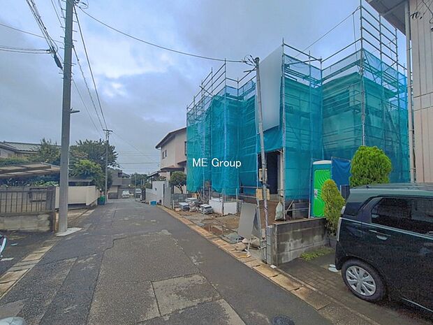 ~Exterior~ 前面道路は閑静な住宅地をはしる車通りの少ない道路。駐車の出し入れもらくらくです!ご不明点・現地見学のご希望は、お気軽にお問い合わせください!