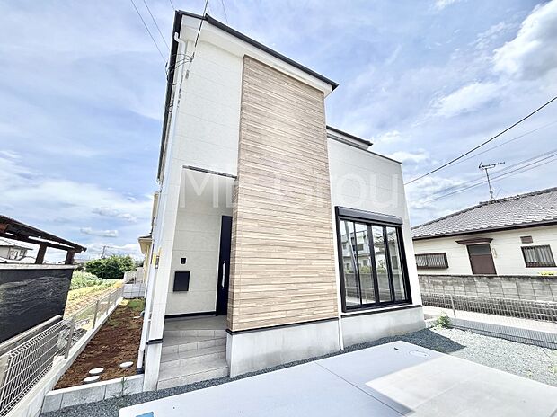 ~Exterior~ 閑静な住宅地で子育て家族にピッタリ。 毎日のお散歩も快適な緑に恵まれたエリアで、自然に包まれた穏やかな暮らしを実現するための、ゆとりある住環境が整っています。