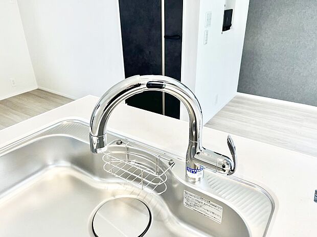 いつでも清潔なおいしいお水を。一つの水栓で水道水と浄水を使い分け。