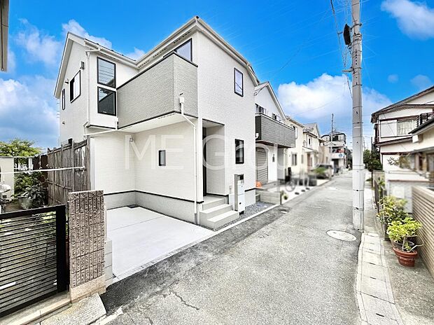 ~Exterior~ 南東 3.44m 公道 前面道路は閑静な住宅地をはしる車通りの少ない道路。駐車の出し入れもらくらくです!ご不明点・現地見学のご希望は、お気軽にお問い合わせください!