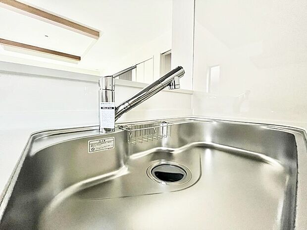 いつでも清潔なおいしいお水を。一つの水栓で水道水と浄水を使い分け。
