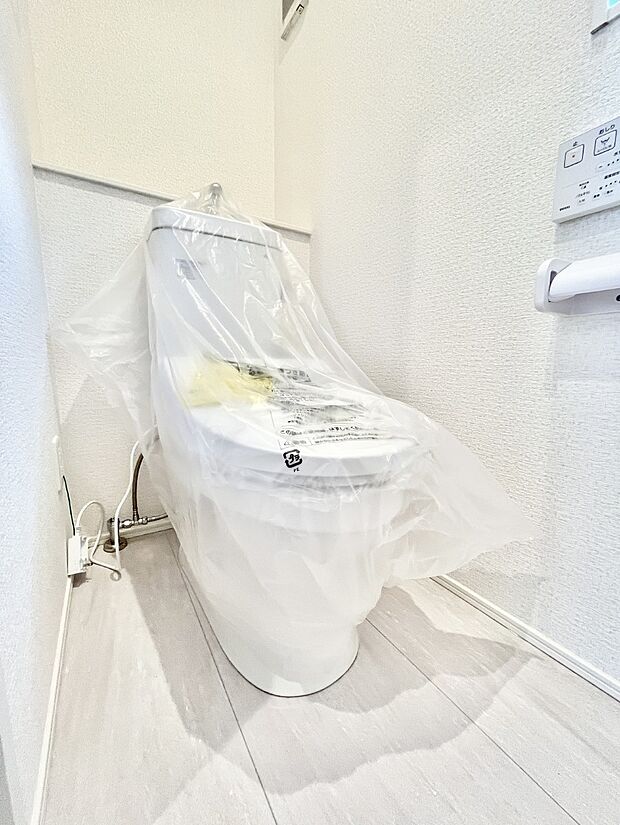 明るく清潔感のあるトイレです。