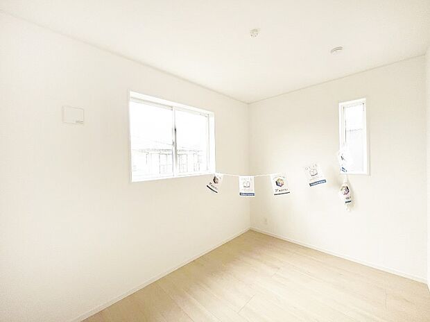 ~Bed Room~ 部屋数が多いのが戸建てのメリットです。ご家族が増えたことで手狭に感じていた住まいも戸建てでは各居室プライバシーを保つことができます。住まいにゆとりが生まれ心もリラックスできます♪