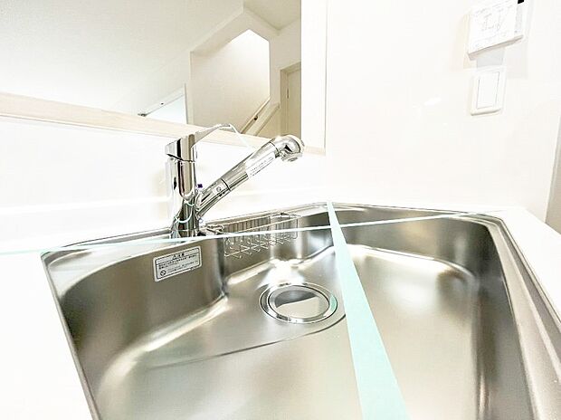 いつでも清潔なおいしいお水を。一つの水栓で水道水と浄水を使い分け。