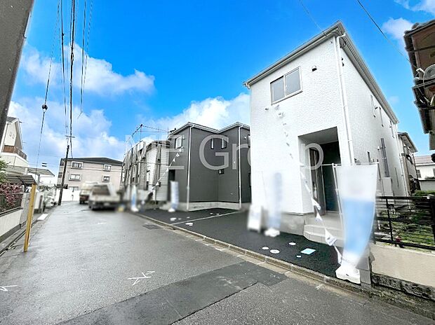 ~Exterior~ 前面道路は閑静な住宅地をはしる車通りの少ない道路。駐車の出し入れもらくらくです!ご不明点・現地見学のご希望は、お気軽にお問い合わせください!