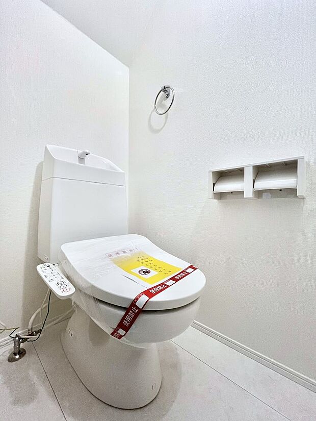 ～Toilet～　綺麗・スッキリ・快適なウォシュレット付トイレでくつろげる空間です。トイレは毎日使わざるを得ないもの。いつも清潔を保ちたいですね。トイレが2ヶ所あるので朝の混雑時に便利です！