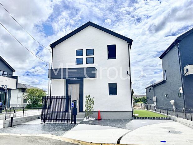 洗練された外観、上質な住空間が広がる室内は永く安心して過ごせる住居です。