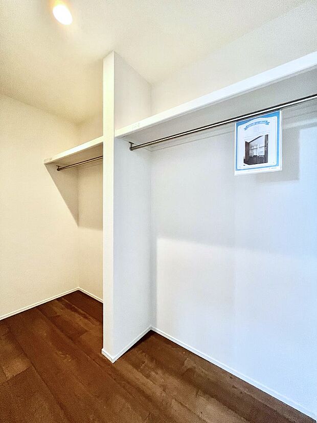 ウォークインクローゼット付きで生活空間を広く利用できます。