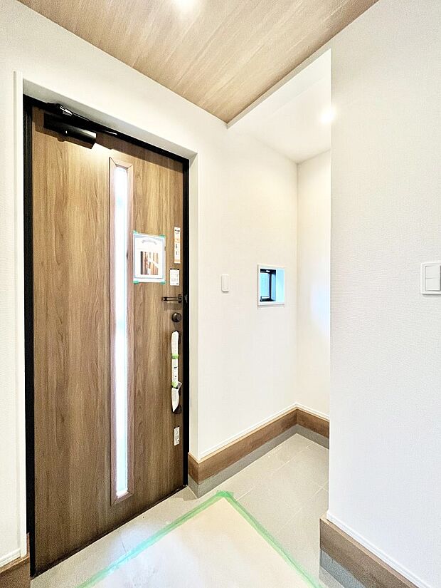 シューズインクローク付きの玄関。家族全員の靴や雨具などすっきり収納できます。