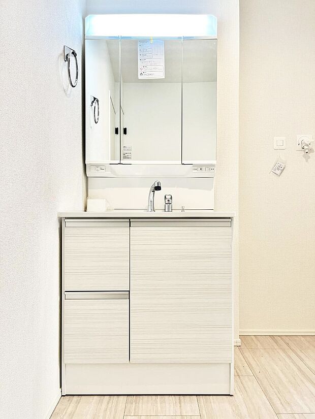 収納力と機能性に優れた洗面化粧台