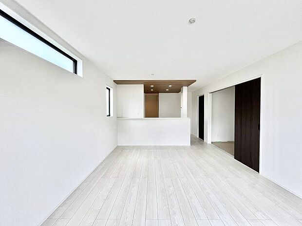 ◆1号棟◆~Living~ ここにはみんなが集い、食事と楽しい会話が始まる。話に夢中になりすぎて、ついつい時を忘れ夜半過ぎになってしまう。そんな束の間の幸せを感じさせてくれる場所でありたい。