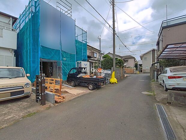 ～Exterior～　前面道路：南西 4m 公道　前面道路は閑静な住宅地をはしる車通りの少ない道路。駐車の出し入れもらくらくです！ご不明点・現地見学のご希望は、お気軽にお問い合わせください！