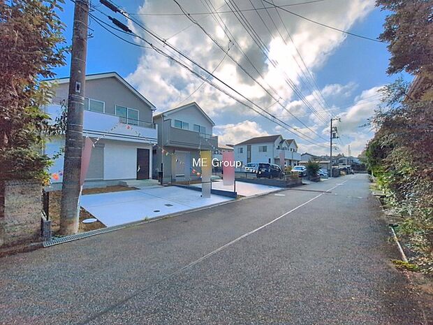 ◆A号棟◆~Exterior~ 前面道路:南西 6m 公道 住宅地になっているので車量も少なく、静かな立地です。子育て環境も良好です♪♪周辺環境もあわせてご案内させて頂きます。