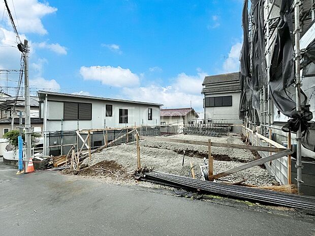 ◆B号棟◆~Exterior~ 緑に恵まれた閑静な住宅地は、伸びやかなスローライフを叶えてくれます。季節の移ろいを身近に感じられる環境で子育てすれば、お子様もきっと素直に成長してくれるはずです!
