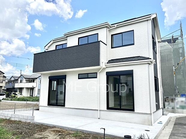 ~Exterior~ 一戸建ての大きなメリットは、自分達の「土地」を「自由に」使える事です。ガーデニングやDIY,車やバイクの趣味など様々な用途で利用できます。