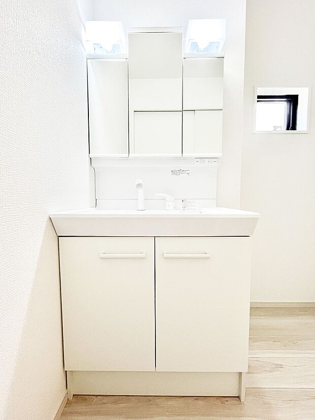 収納力と機能性に優れた洗面化粧台