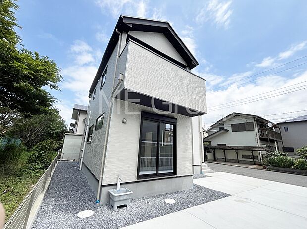 ~Exterior~ お家のグレードだけでなく、街並みや周辺環境も大切なポイントです。どんな場所に暮らすかで、日々の快適さや将来の住み心地は大きく変わってきます。