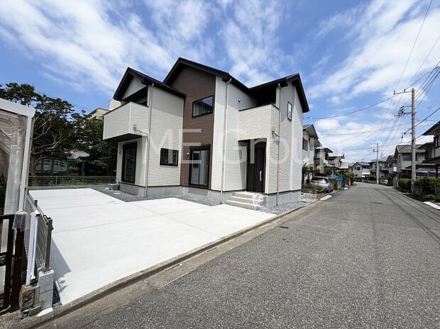 ~Exterior~ 前面道路:東 6m 公道 住宅地になっているので車量も少なく、静かな立地です。子育て環境も良好です♪♪周辺環境もあわせてご案内させて頂きます。