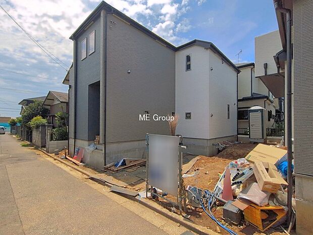 ◆B号棟◆~Exterior~ 閑静な住宅地で子育て家族にピッタリ。 毎日のお散歩も快適な緑に恵まれたエリアで、自然に包まれた穏やかな暮らしを実現するための、ゆとりある住環境が整っています。