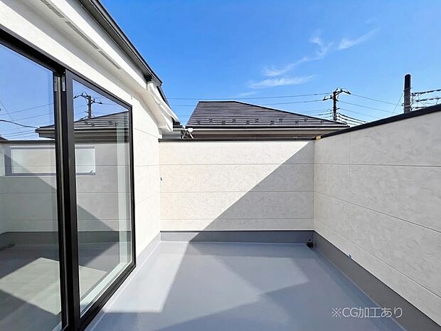 ~Balcony~ バルコニーは温かい陽がさしこみ、お布団や洗濯物を気持ちよく干すことができます。 使いやすく開放的なバルコニーです♪陽ざしがたっぷり降り注ぐ、バルコニー付き住まい。
