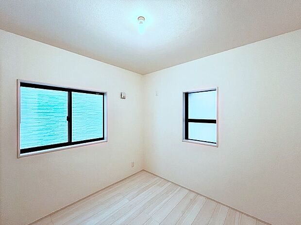 ◆1号棟◆~Bed Room~ 子供部屋はお子様にとって大変重な役割があります。子供一人で過ごす空間を与えることで、宿題や勉強時間も自然と増えまた自ら部屋の片付けや掃除なども促すことに繋がります。