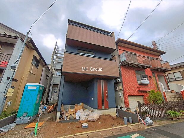 ◆1号棟◆～Exterior～　堂々たる趣ながら、主張し過ぎずどこか余裕を感じさせるシャープなフォルムで佇む邸宅は、晴天の空と照らし合わせる事で、本来あるべき完成形の姿を見せてくれます。